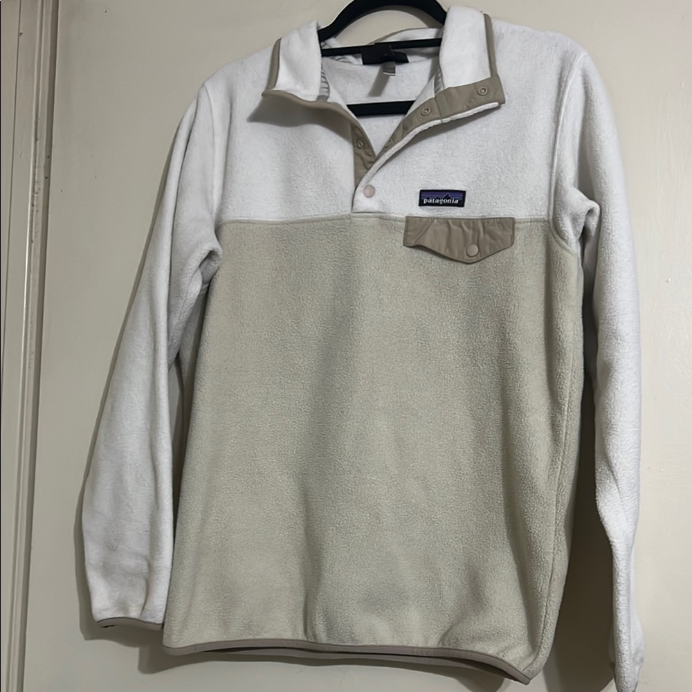 Patagonia Cream and Tan Fleece Pullover